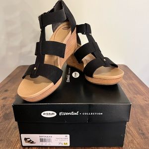 NEVER WORN in box ‼️ Dr Scholls “Barton” Black Snakeprint Wedges Size 7.5